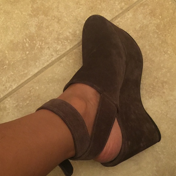 Stuart Weitzman Shoes - Stuart Weitzman Platform Wedge